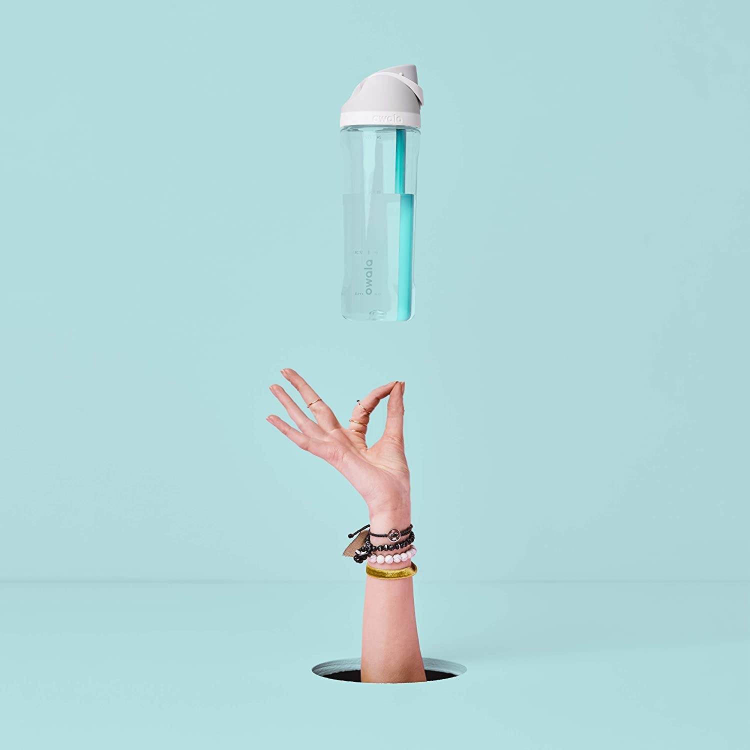 Freesip BPA-Free Tritan Plastic Water Bottle with Straw, 25 Oz - Ideal for Travel, Shy Marshmallow Color